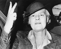 Dorothy Thompson Giving the Victory Sign